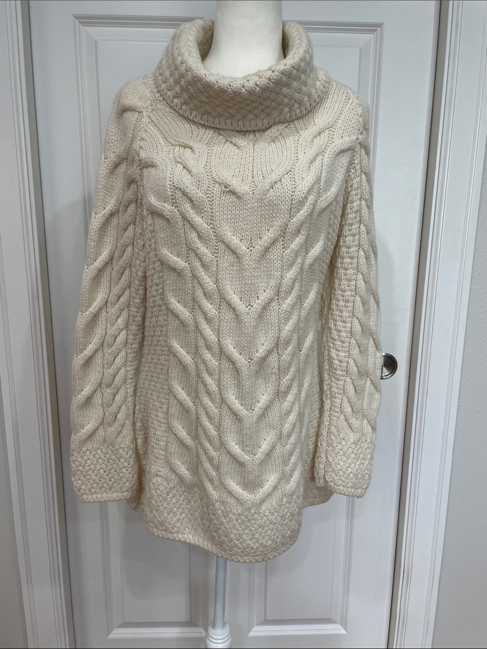 Shannon Woolen Mills Cable Sweater Medium Merino Wool Cream Turtleneck Chunky
